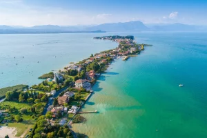 Paseo por la encantadora ciudad de Sirmione